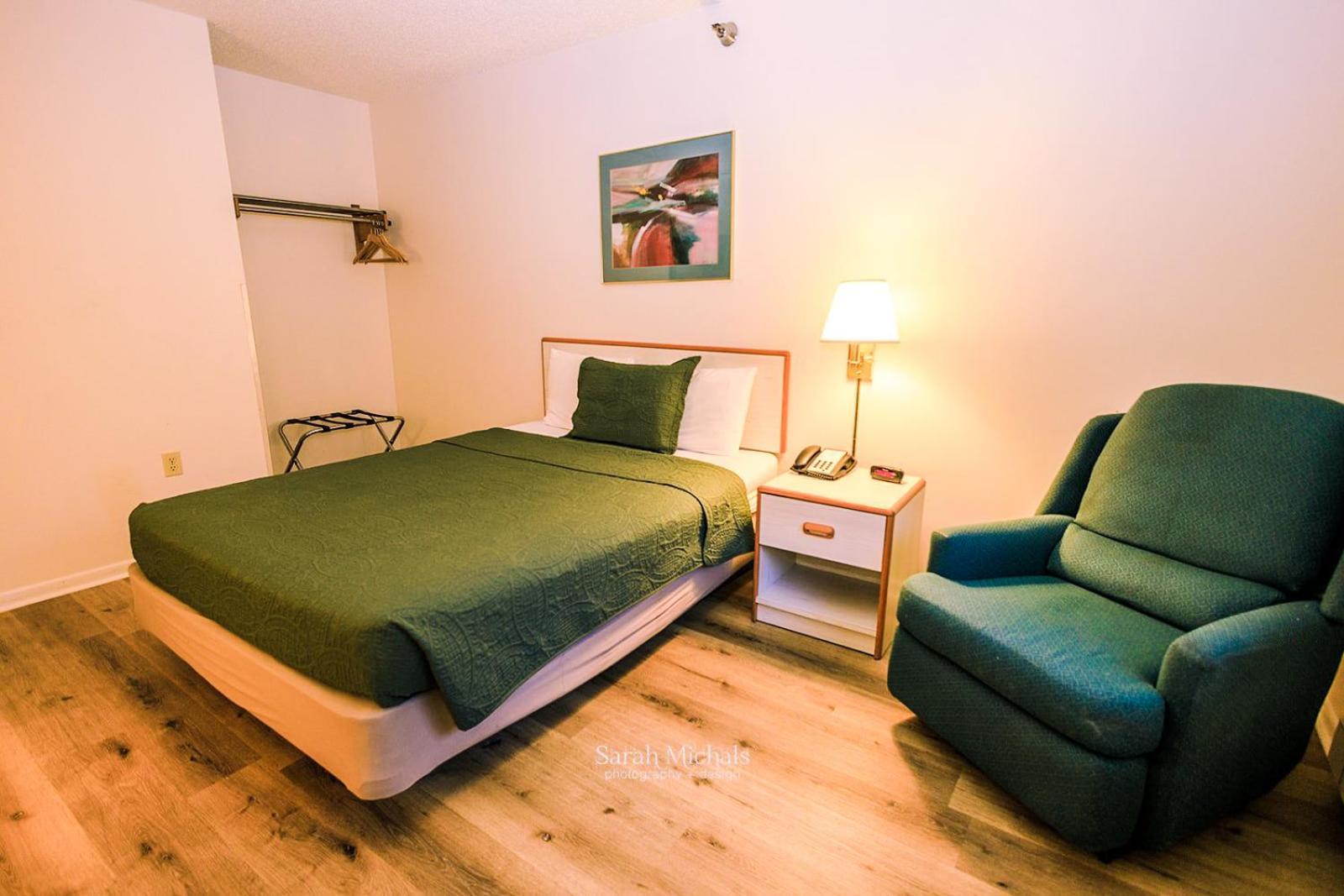 Mountain Host Motor Inn Iron Mountain Quarto foto
